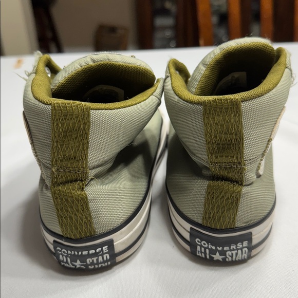 EUC unisex Converse All Star tennis shoes. Size men’s Size 7/women’s Size 9 - Picture 4 of 6